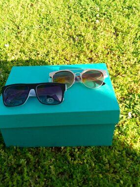 2 PR OF SUNGLASSES NEW IN PK HB